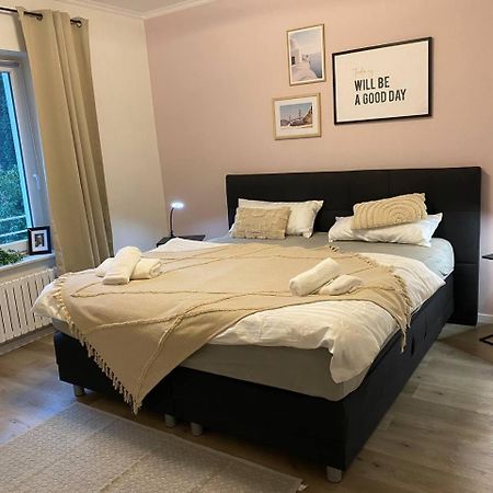 Haus Mit Garten - Kingbett - Wifi - Parkplatz Essen Buitenkant foto