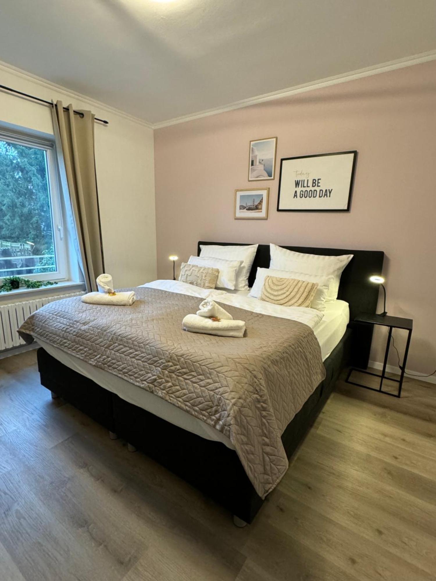 Haus Mit Garten - Kingbett - Wifi - Parkplatz Essen Buitenkant foto