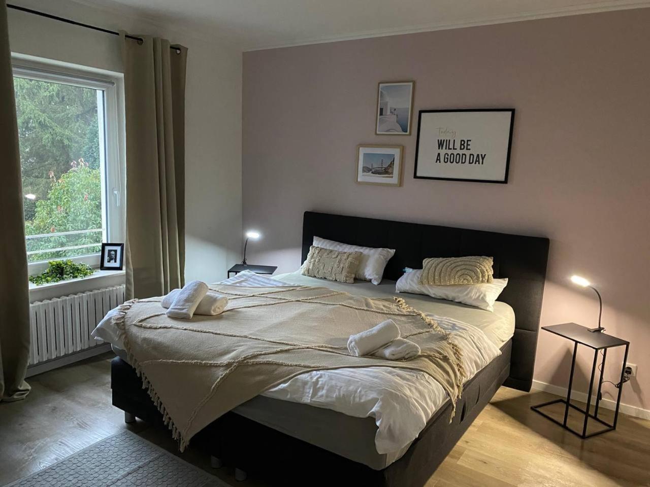 Haus Mit Garten - Kingbett - Wifi - Parkplatz Essen Buitenkant foto